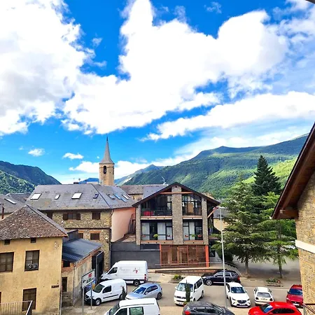 Familiar Amb Vistes By Rural D'aneu Apartamento